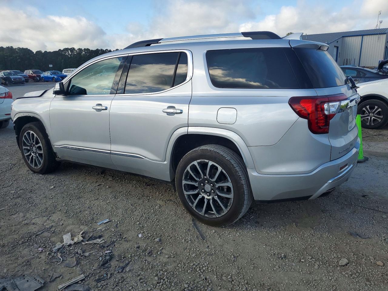 2020 GMC Acadia Denali - Фото 2