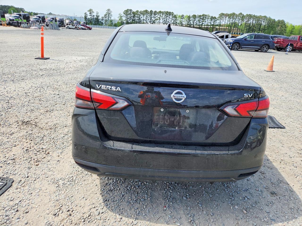 2021 Nissan Versa Sv - Image 6