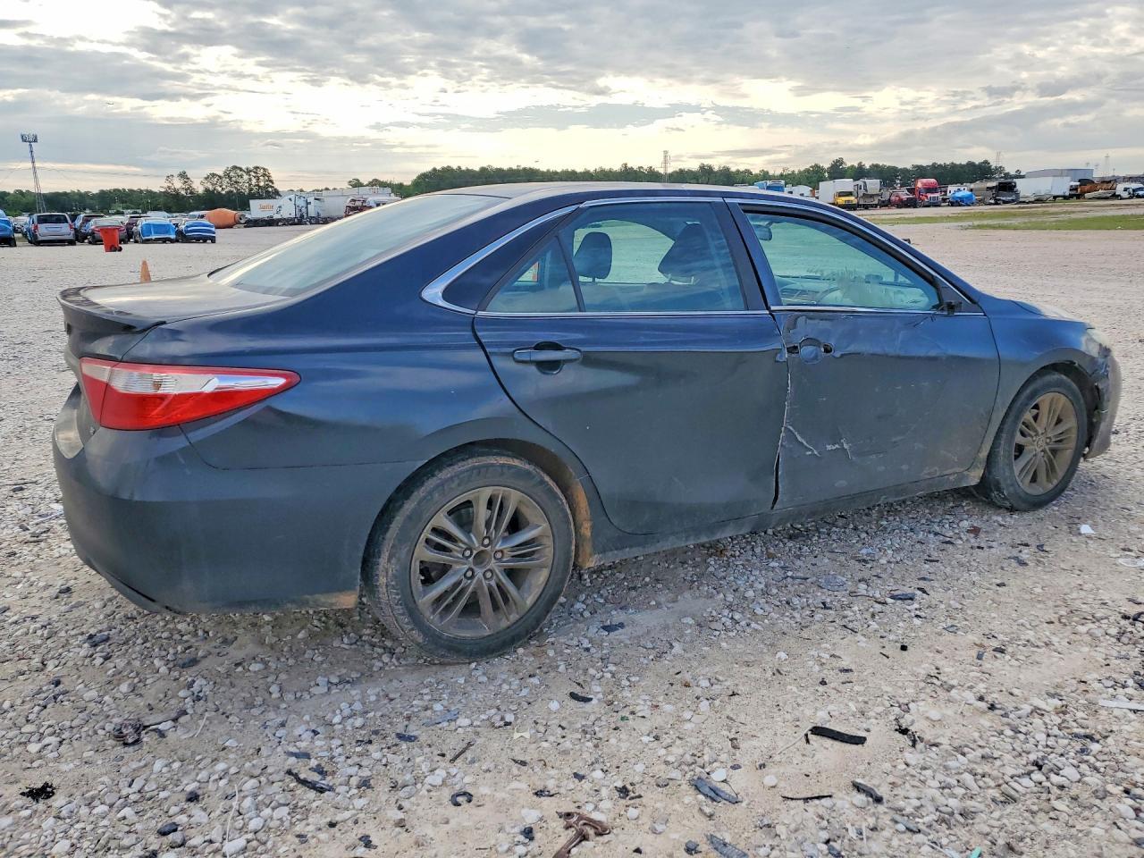 2015 Toyota Camry Se - Фото 3