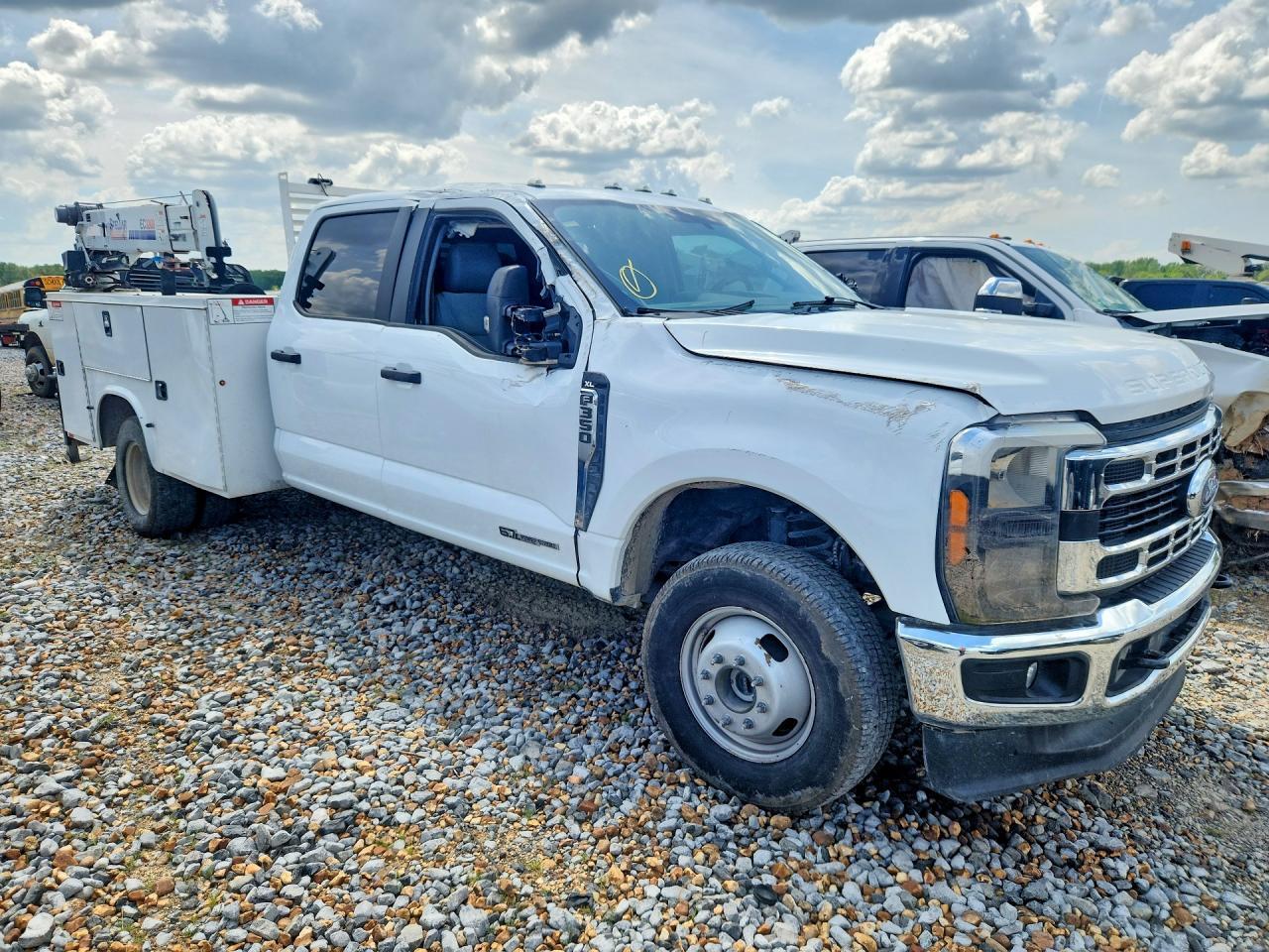 2023 Ford F350 Super Duty - Фото 4