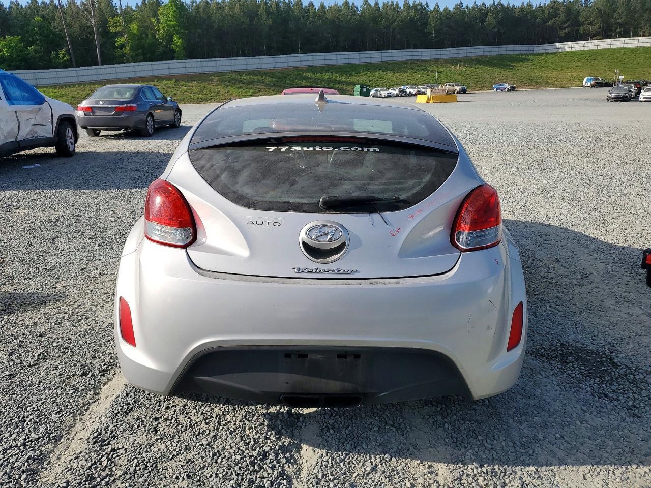 2013 Hyundai Veloster Base - Image 6