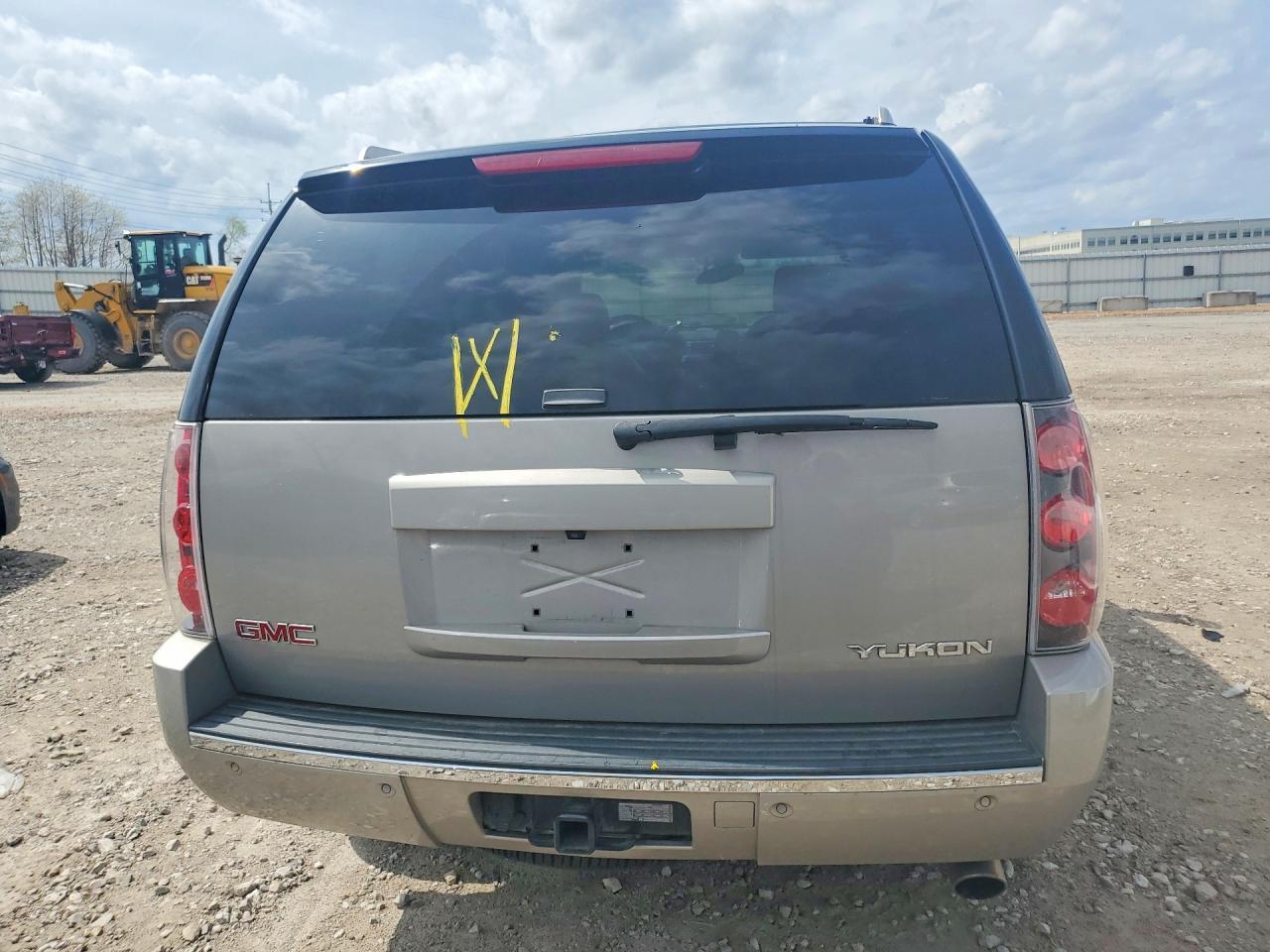 2007 GMC Yukon Denali - Image 6