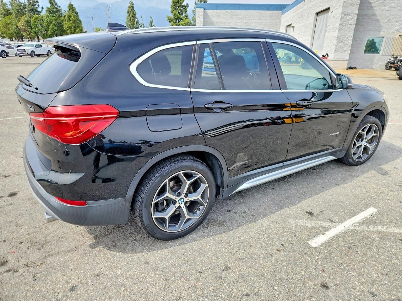 2016 BMW X1 xDrive28I - Фото 3
