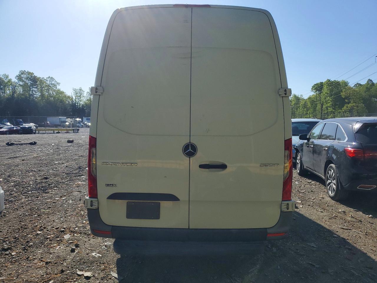 2022 Mercedes-Benz Sprinter 2500 - Image 6