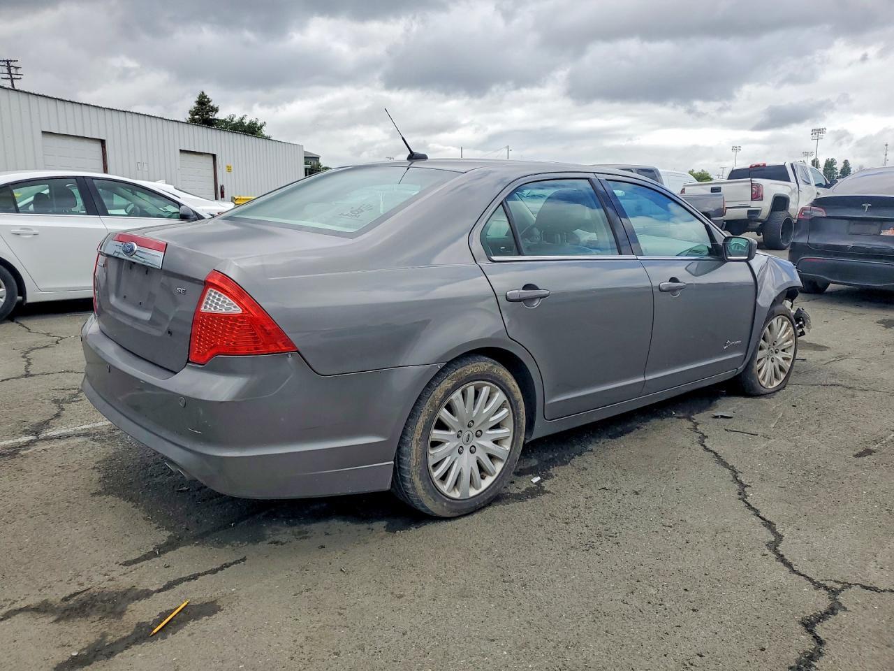 2010 Ford Fusion Hybrid - Фото 3