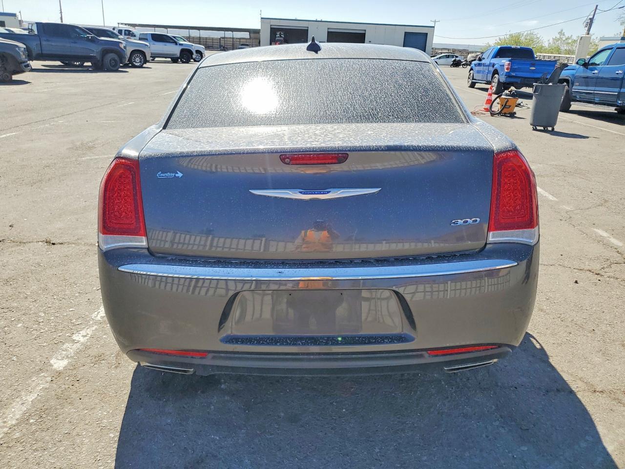 2019 Chrysler 300 Touring - Фото 6