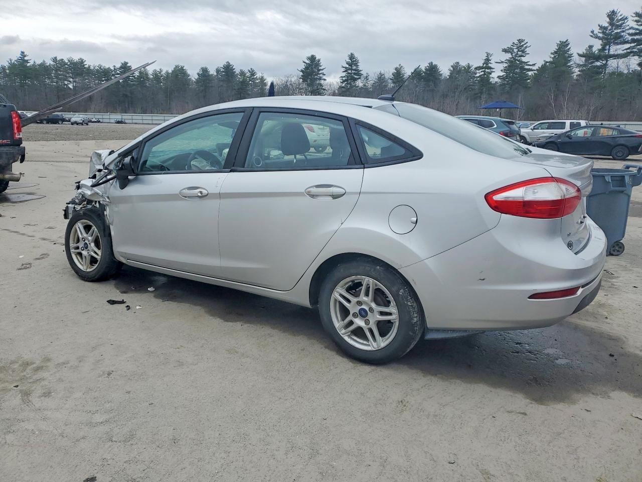 2017 Ford Fiesta Se - Фото 2