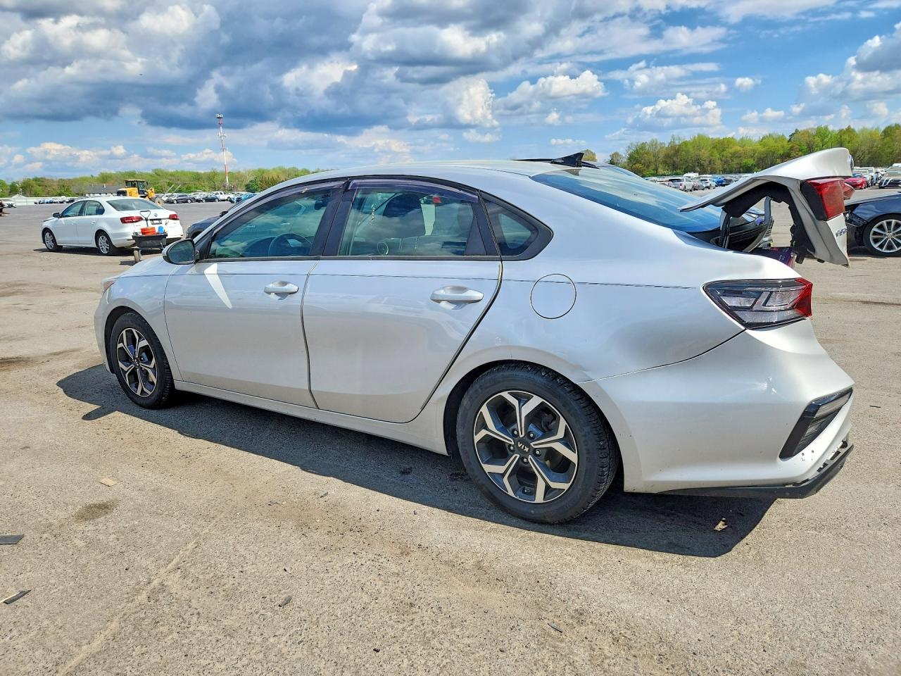 2020 Kia Forte Lxs - Фото 2