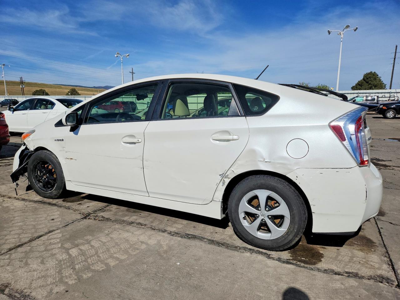 2014 Toyota Prius Two - Фото 2