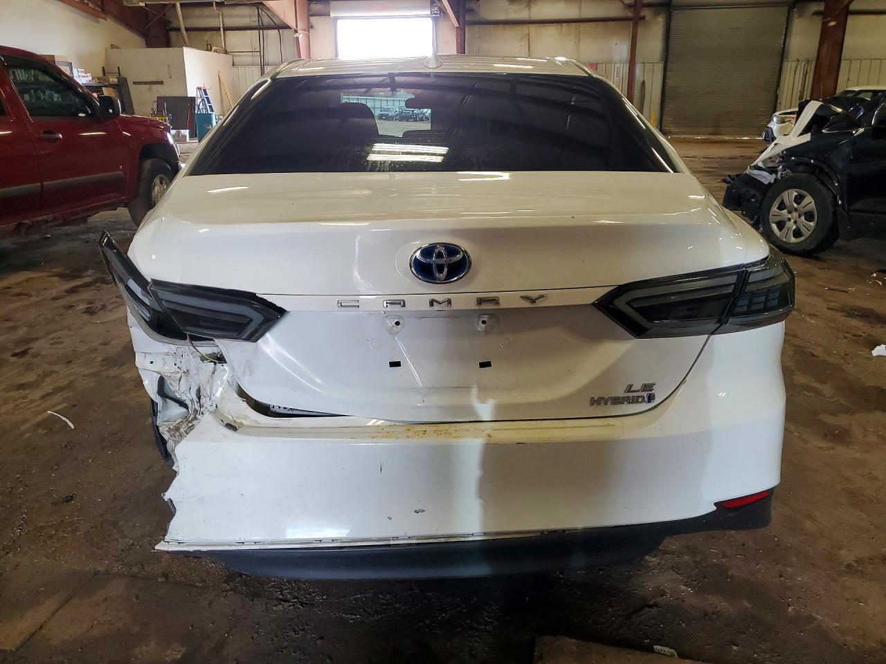 2020 Toyota Camry Le - Фото 6