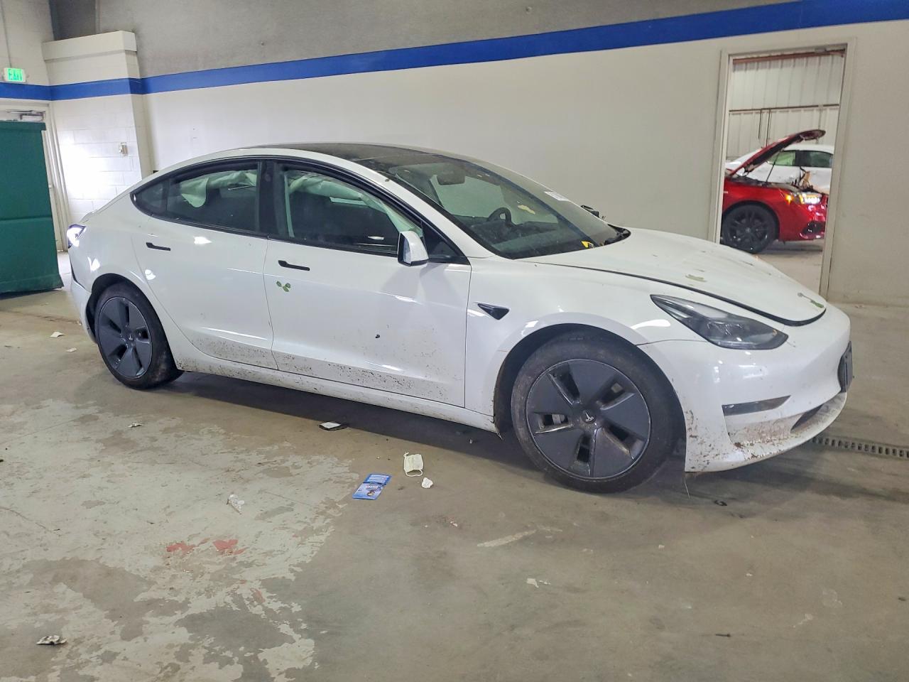 2023 Tesla Model 3 - Фото 4