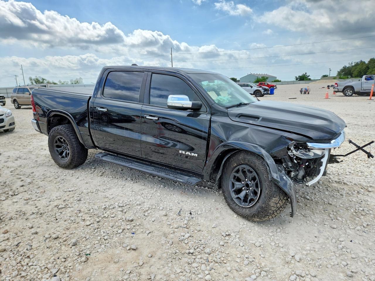 2019 Dodge 1500 Laramie - Image 4