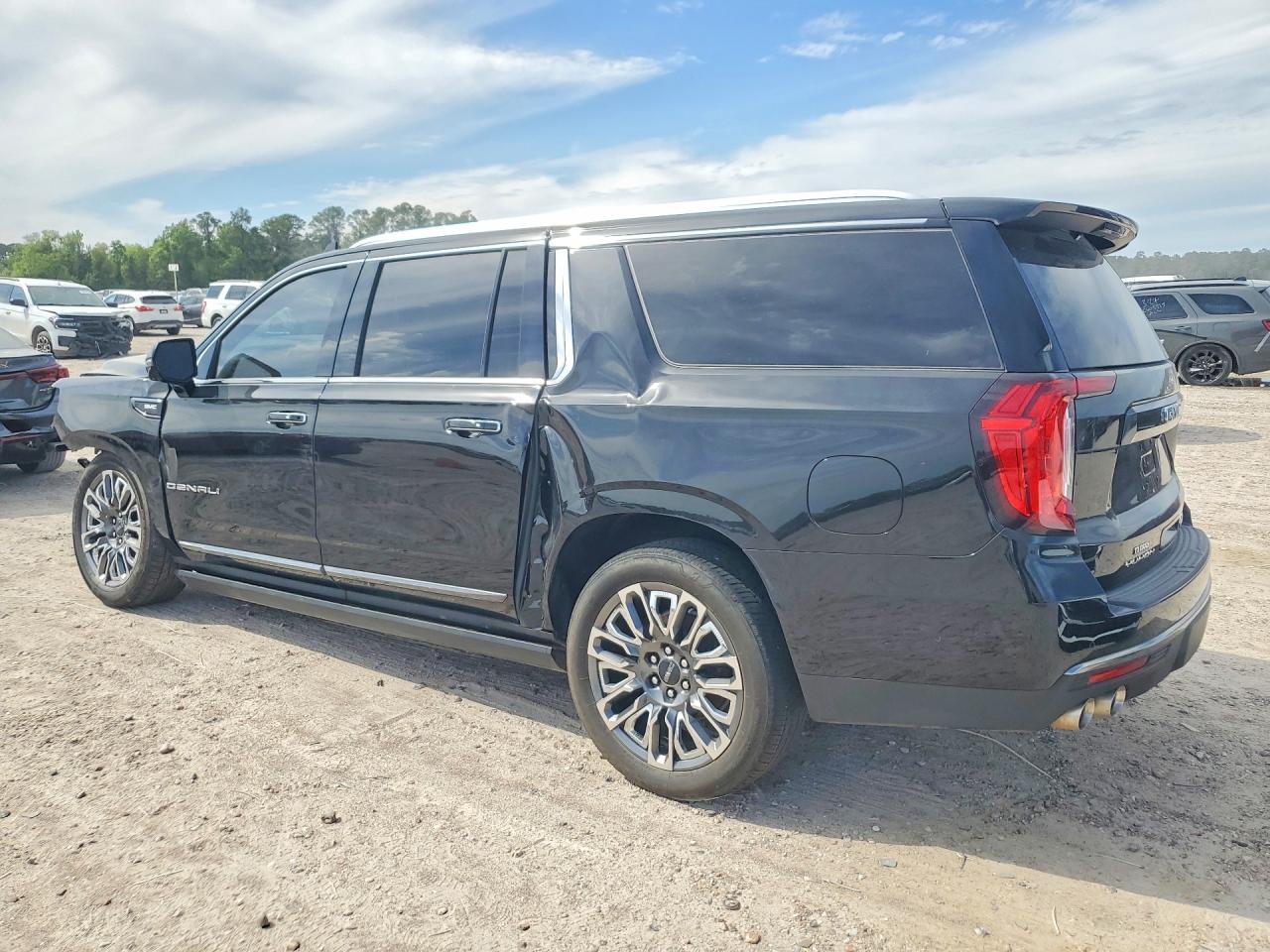 2023 GMC Yukon Xl Denali Ultimate - Image 2