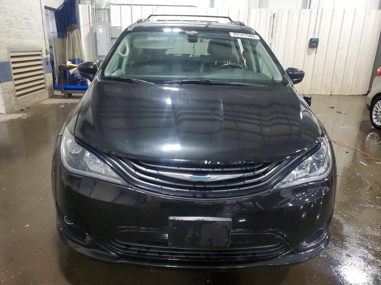 2018 Chrysler Pacifica Hybrid Touring L - Image 5