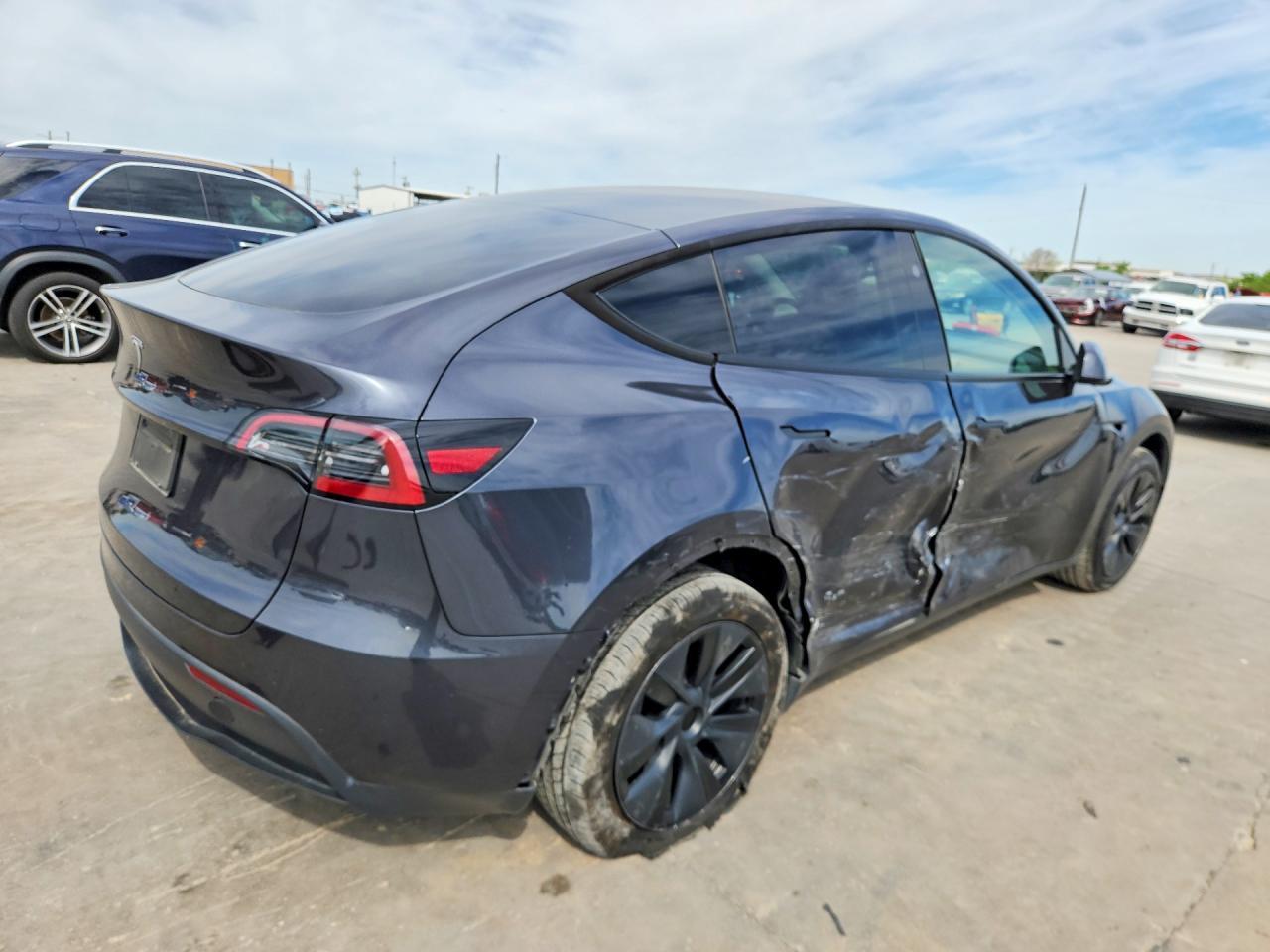 2025 Tesla Model Y - Image 3
