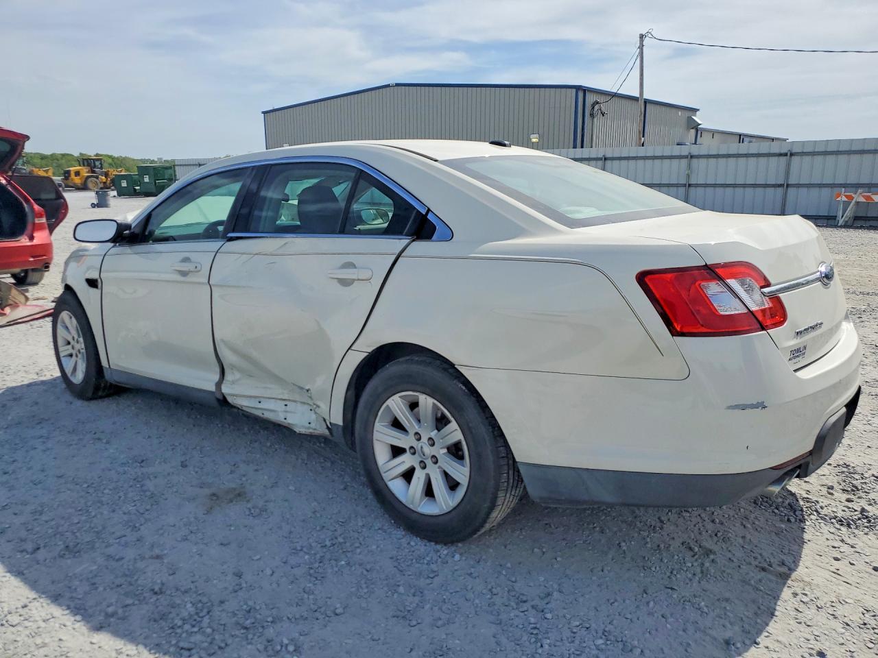 2010 Ford Taurus Se - Image 2