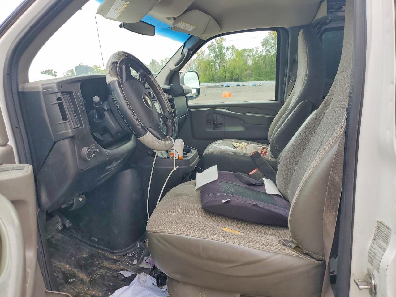 2014 Chevrolet Express G2500 - Image 7