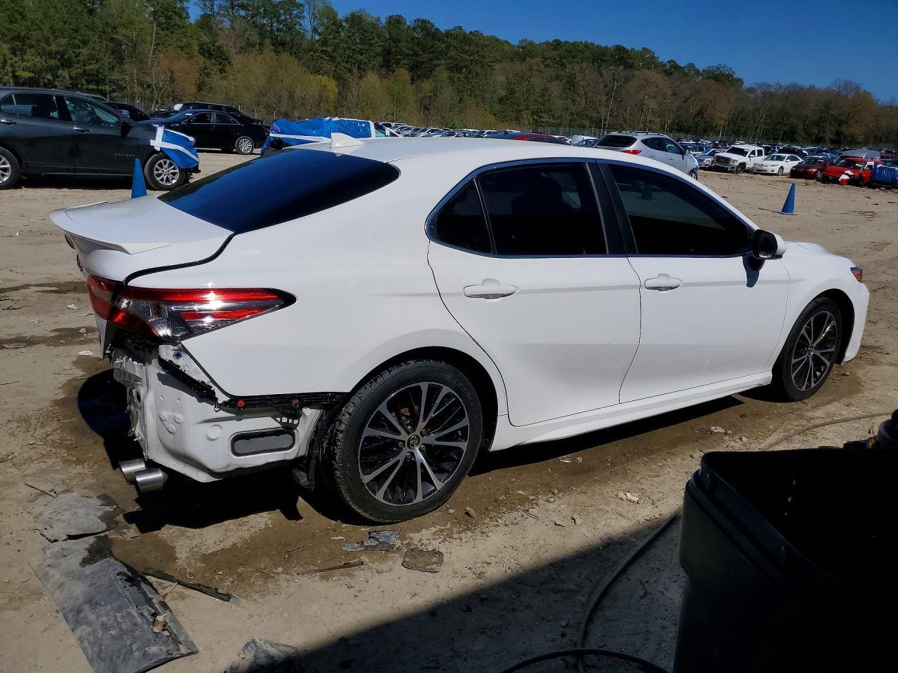 2019 Toyota Camry Se - Фото 3