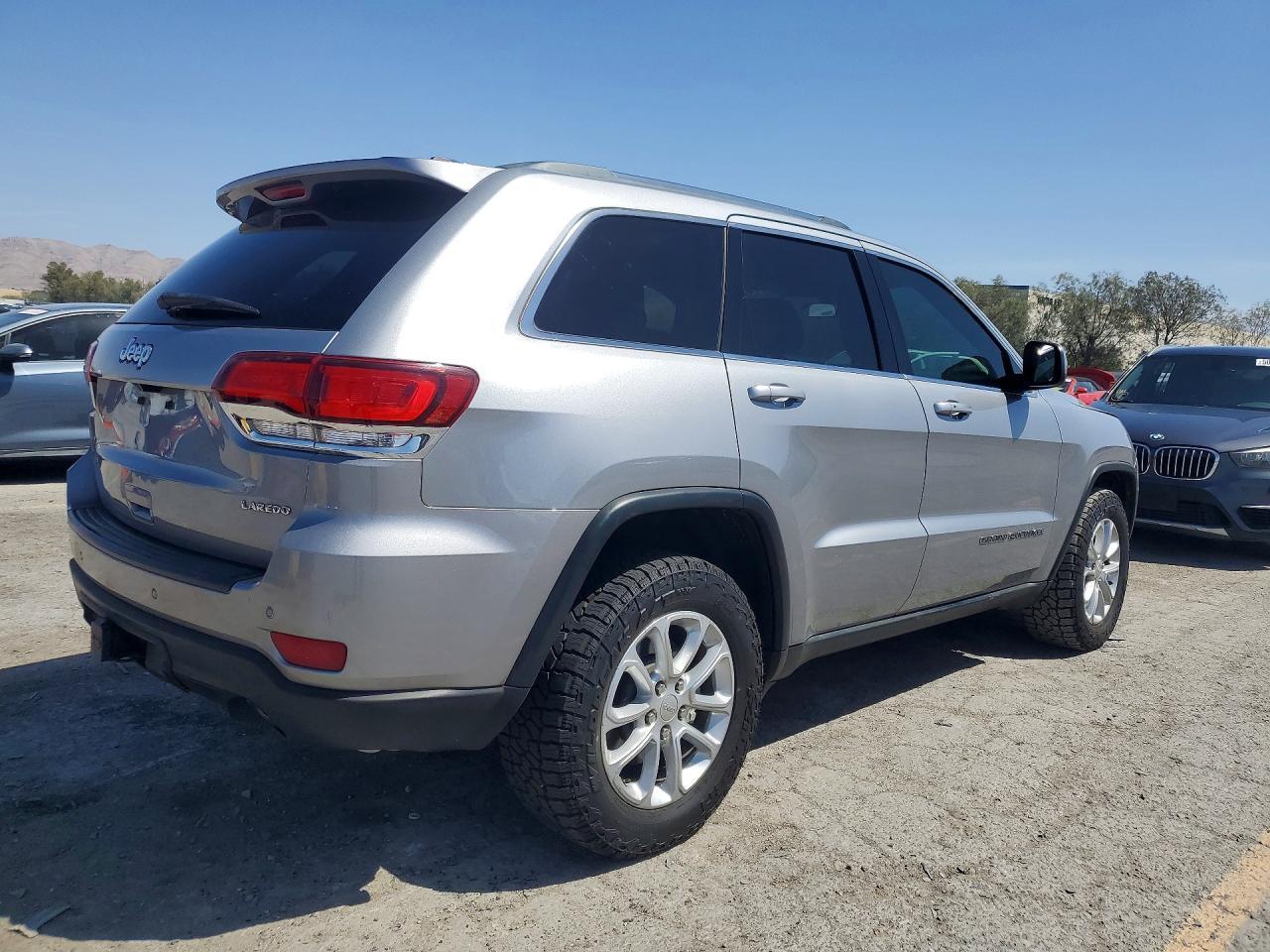 2021 Jeep Grand Cherokee Laredo - Image 3