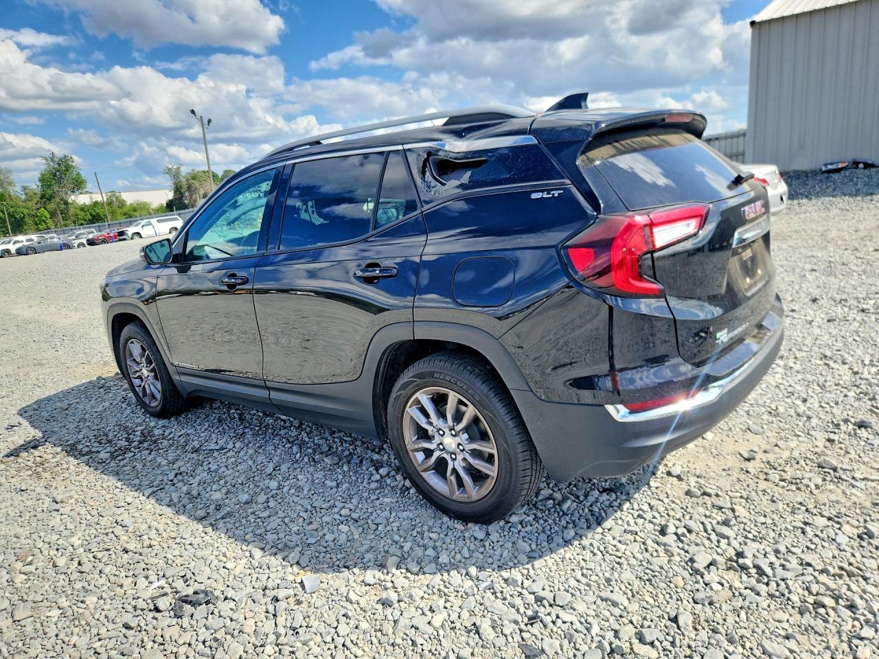 2023 GMC Terrain Slt - Image 2