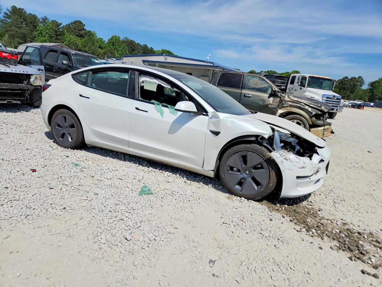 2022 Tesla Model 3 - Image 4