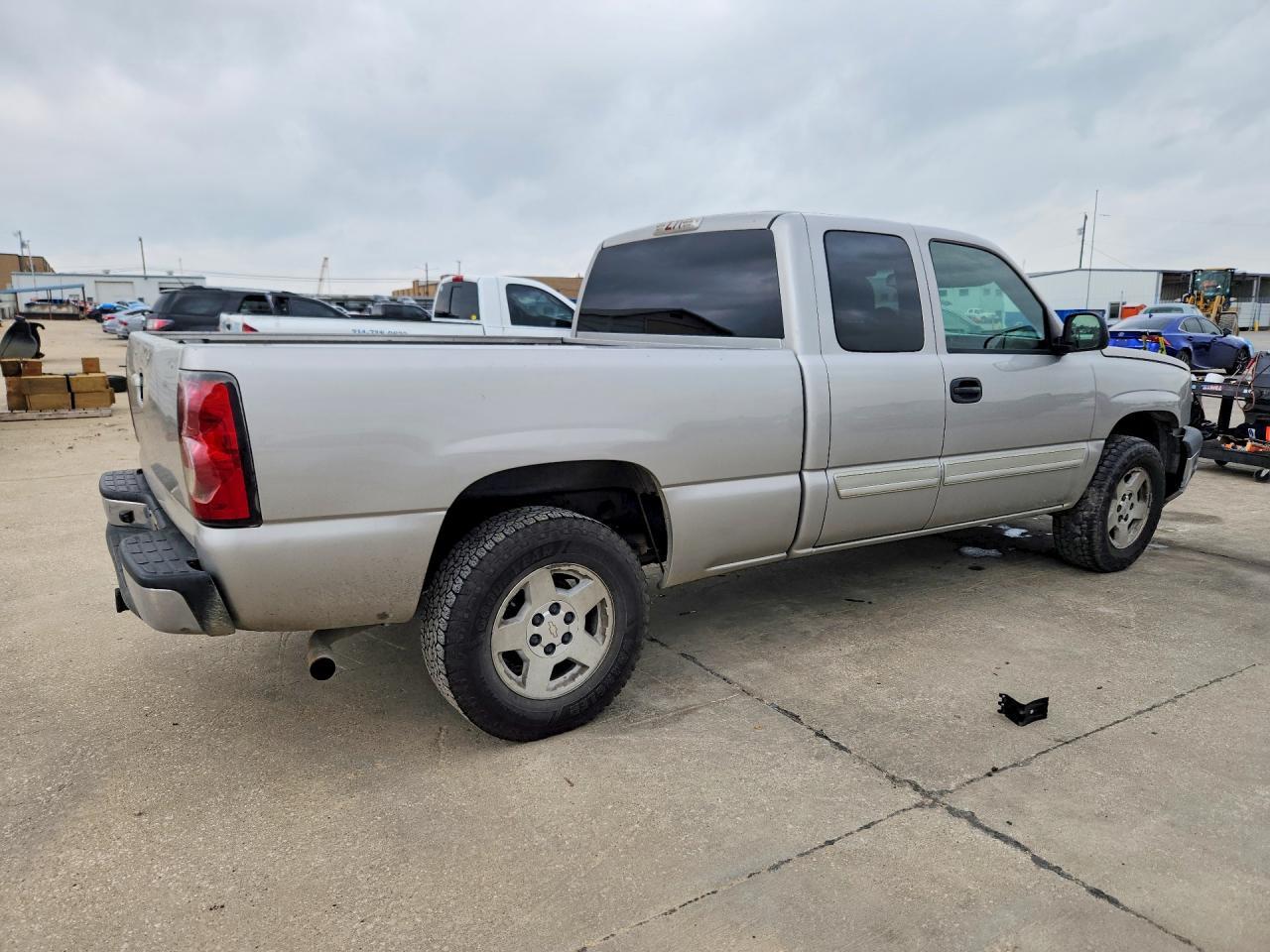 2005 Chevrolet Silverado K1500 - Image 3