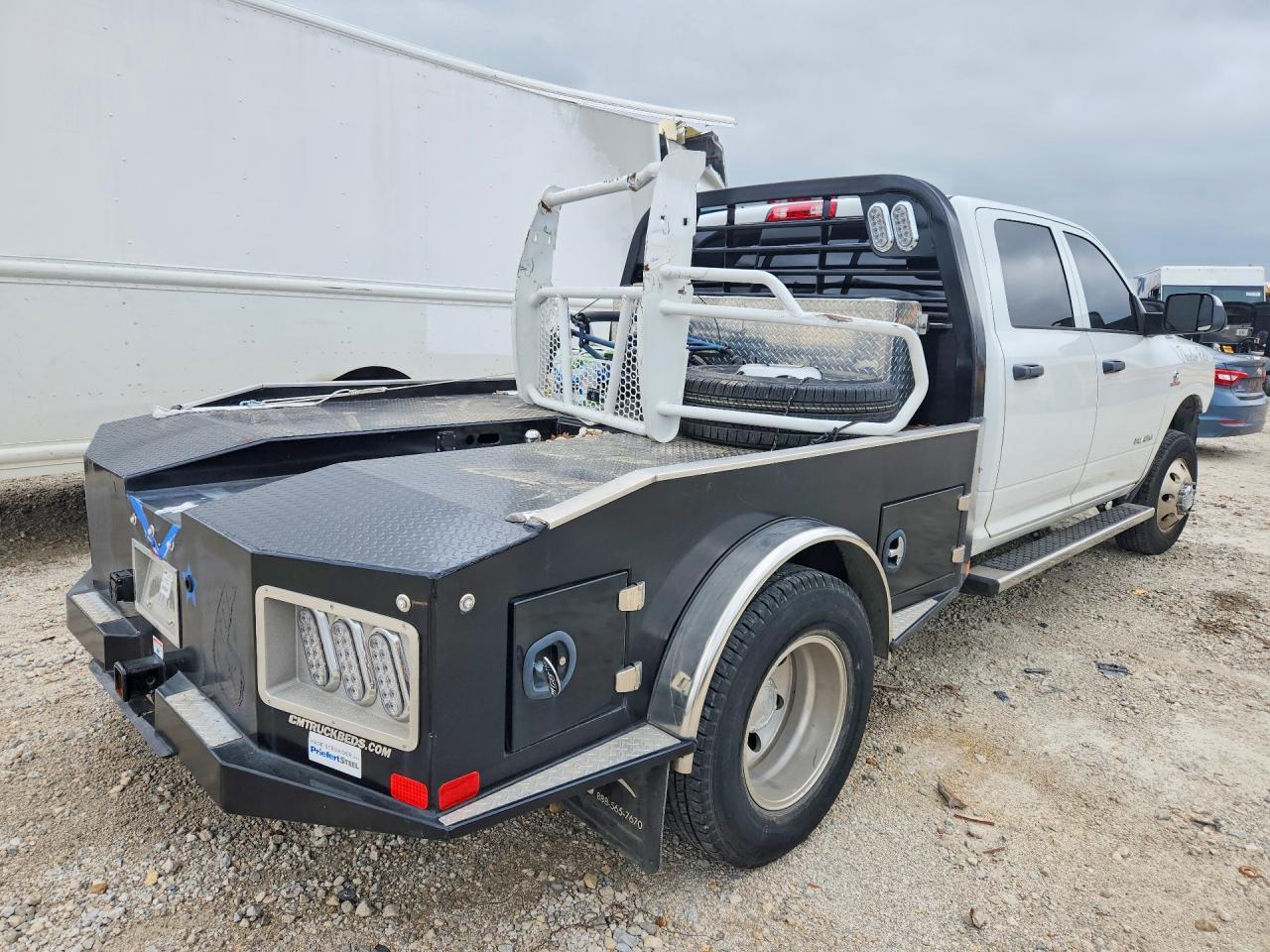 2022 Ram 3500 Tradesman - Фото 3
