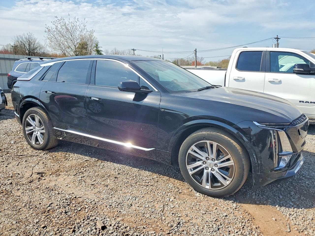 2024 Cadillac Lyriq Tech - Image 4