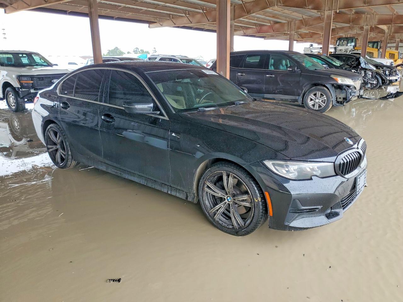2020 BMW 330I - Фото 4