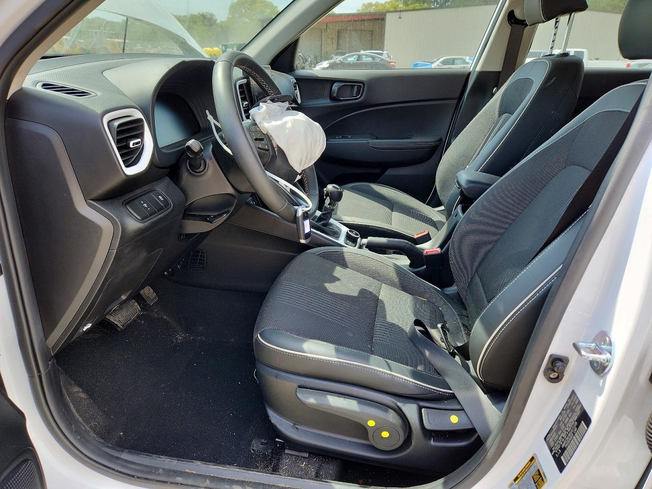 2025 Hyundai Venue Limited - Фото 7