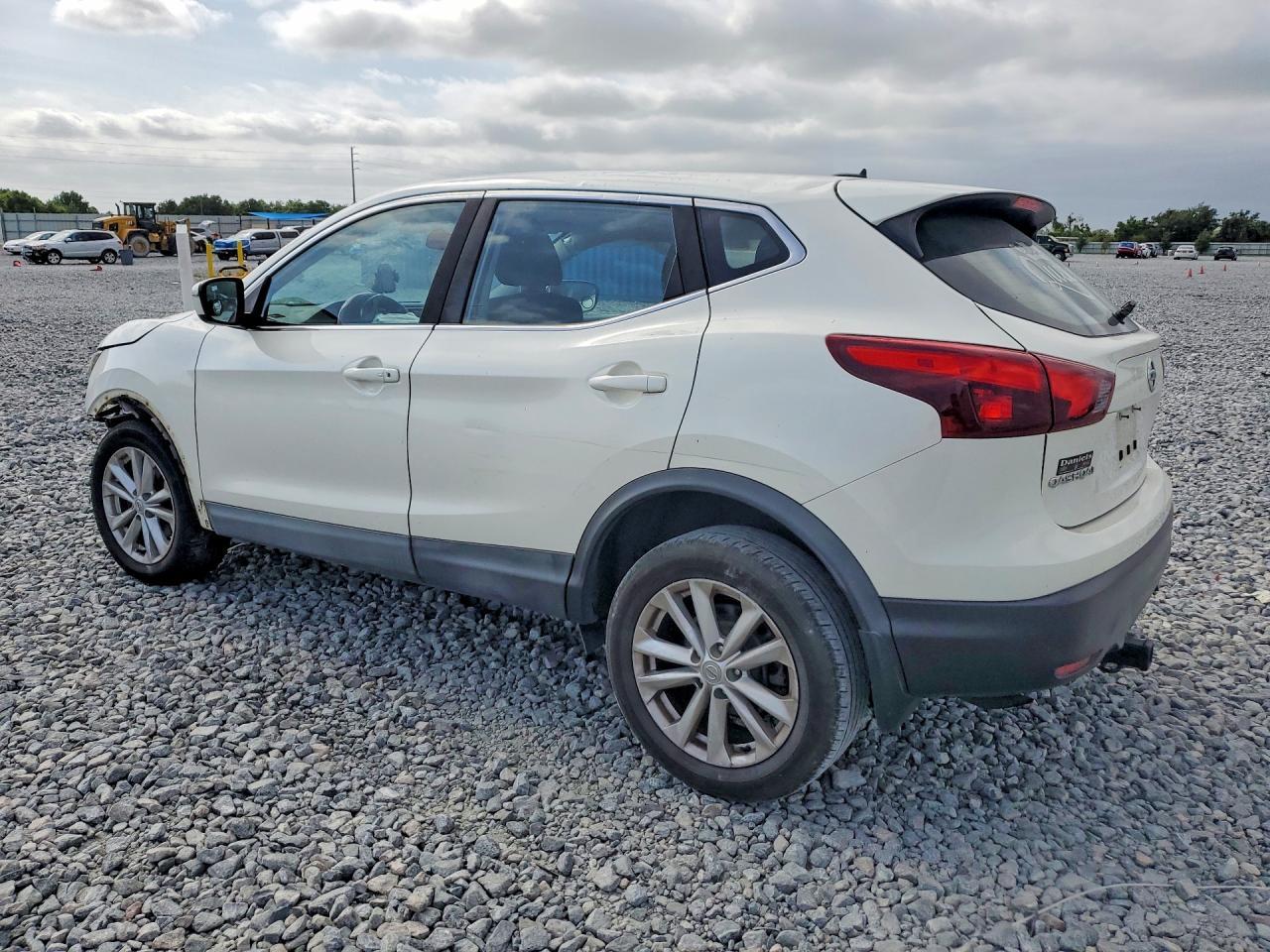 2017 Nissan Rogue Sport S - Фото 2