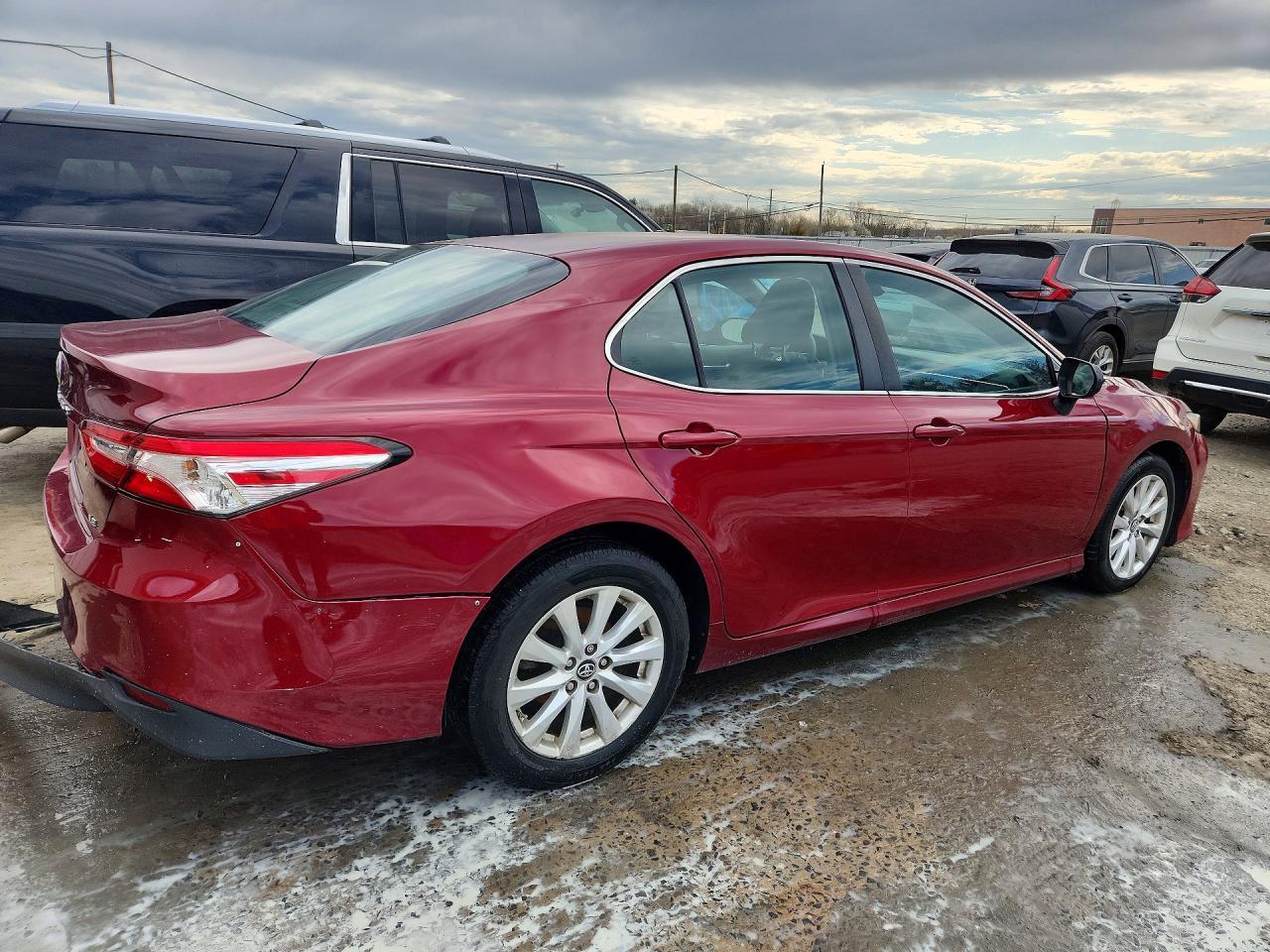 2018 Toyota Camry Le - Фото 3