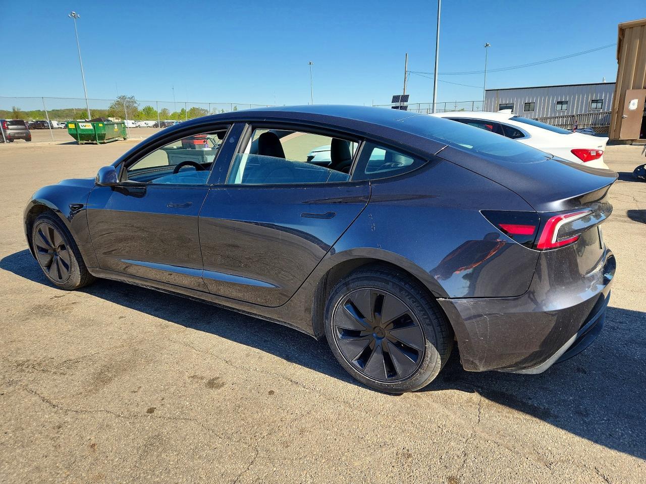 2026 Tesla 3 - Фото 2