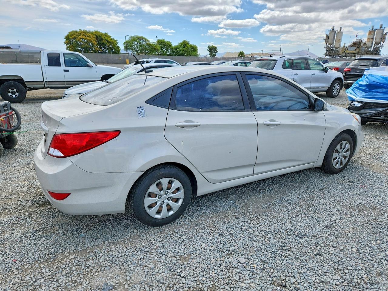2016 Hyundai Accent Se - Фото 3