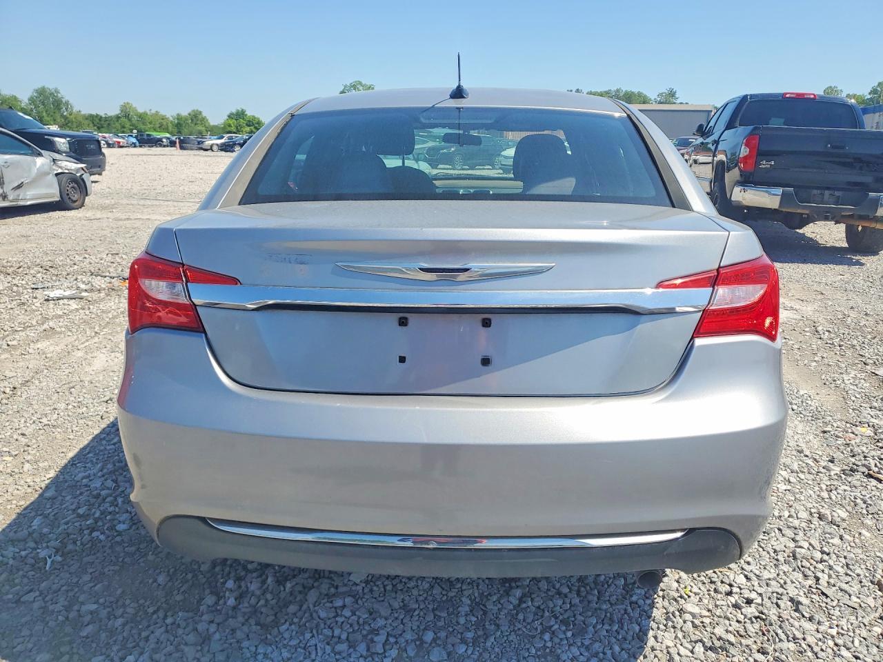 2013 Chrysler 200 Touring - Фото 6