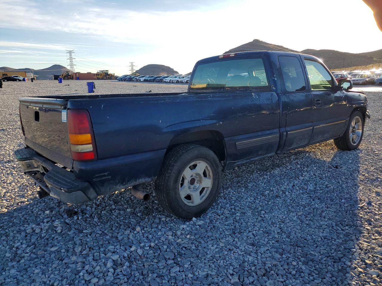 2002 Chevrolet Silverado C1500 - Image 3