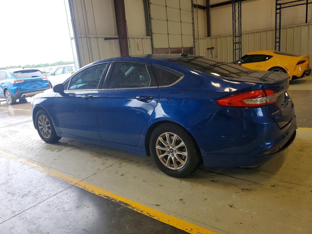 2017 Ford Fusion S - Фото 2