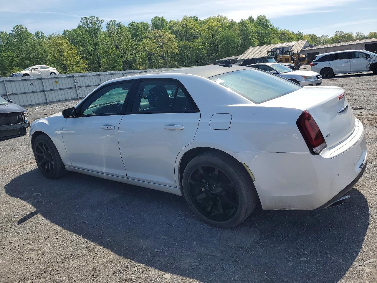 2016 Chrysler 300 S - Фото 2