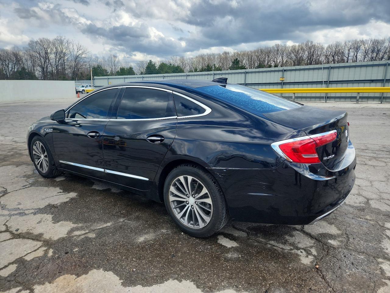 2017 Buick Lacrosse Premium - Фото 2