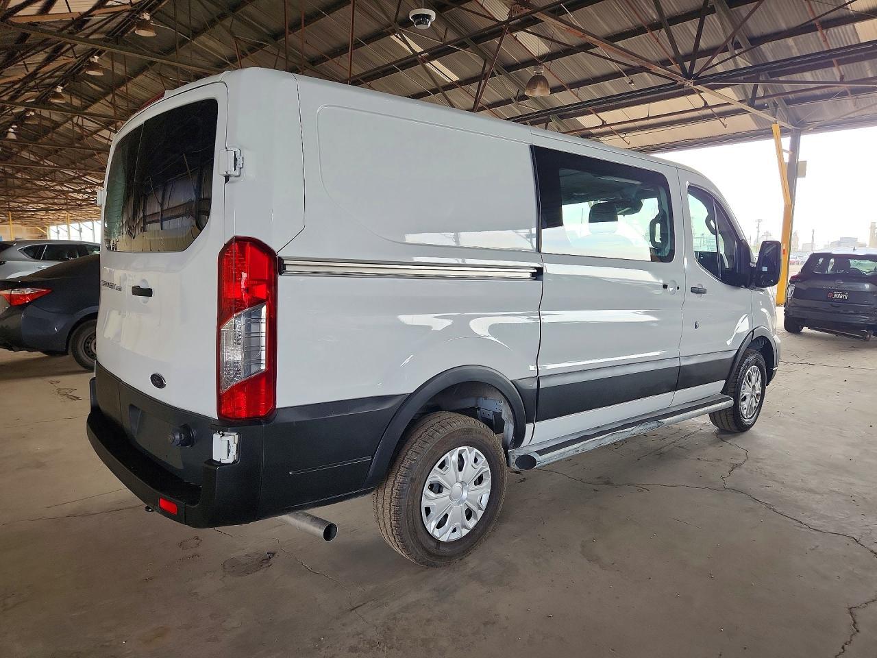 2025 Ford Transit T-250 - Фото 3