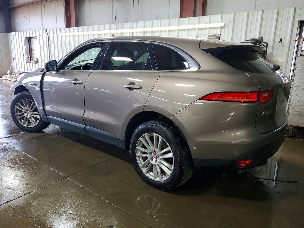 2017 Jaguar F-Pace Prestige - Image 2