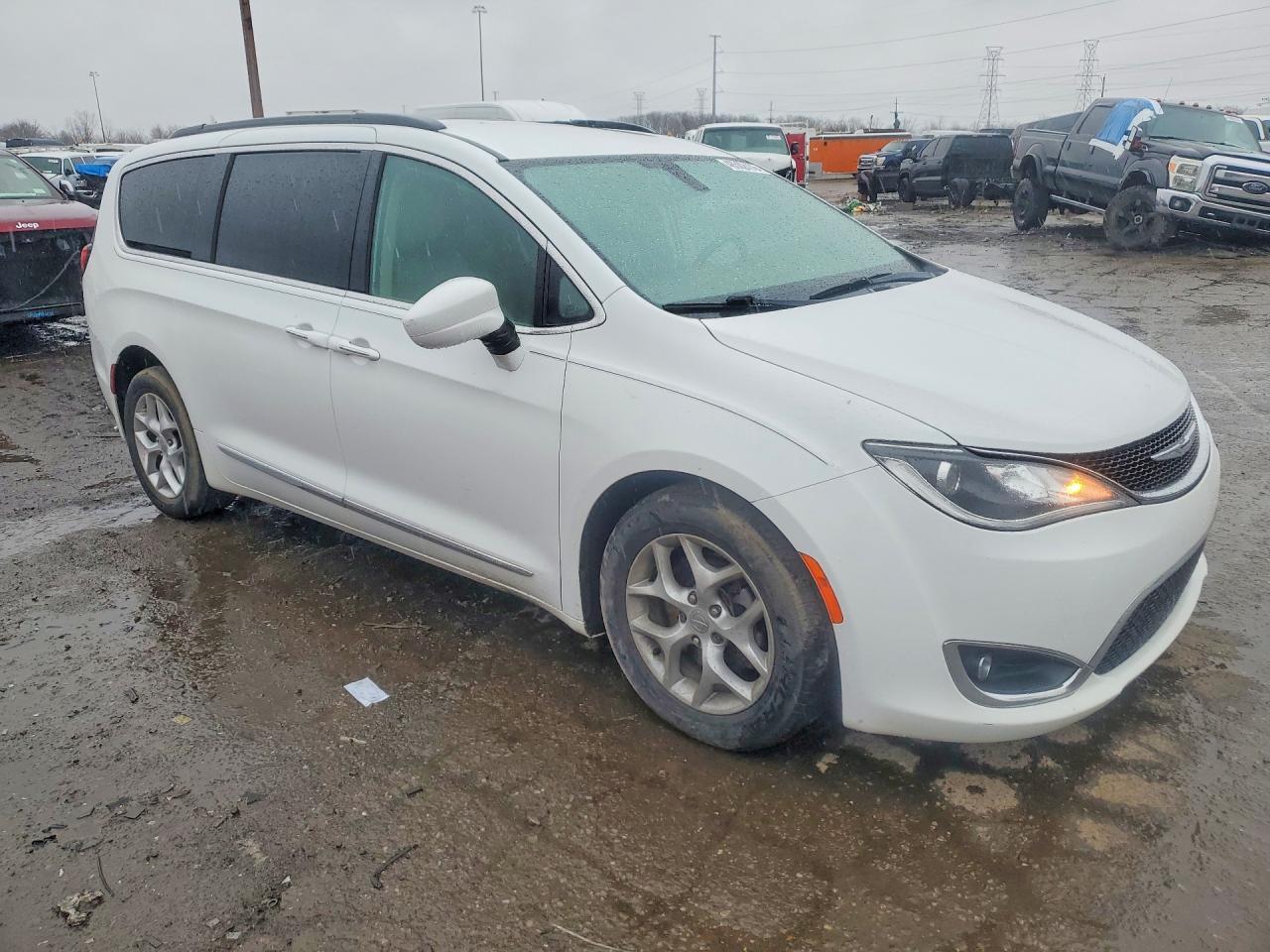 2017 Chrysler Pacifica Touring L - Фото 4