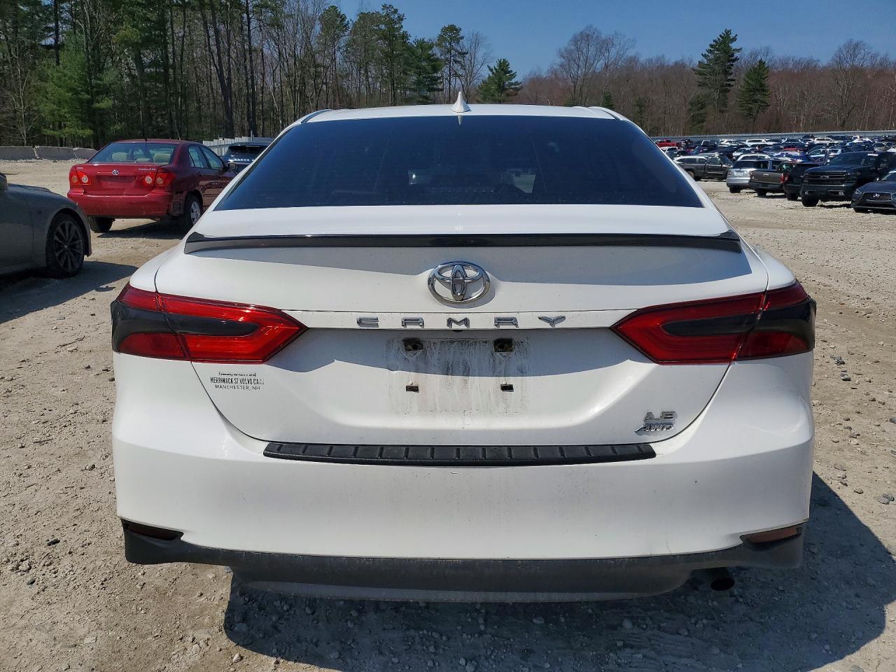 2020 Toyota Camry Le - Image 6