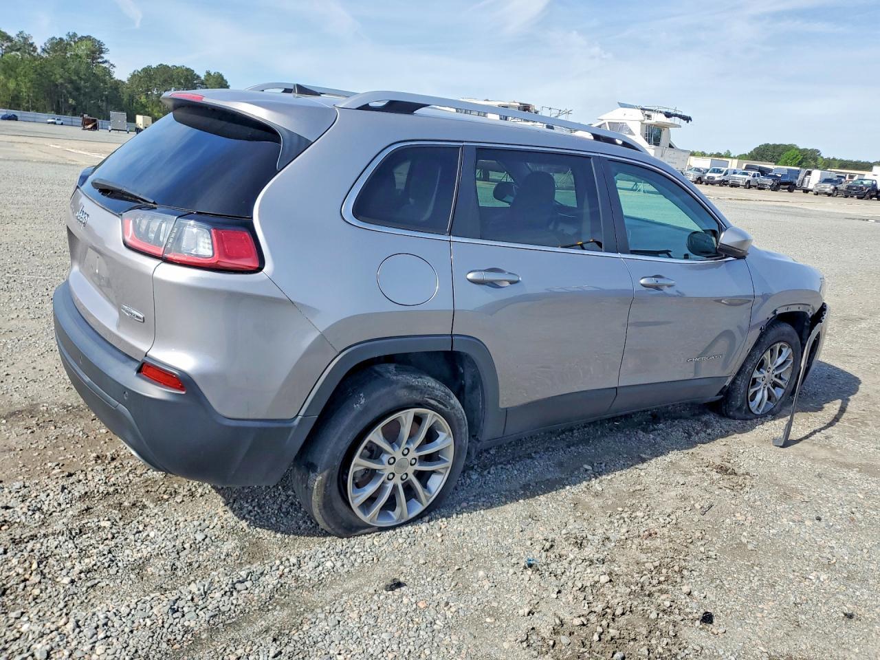 2021 Jeep Cherokee Latitude Lux - Image 3