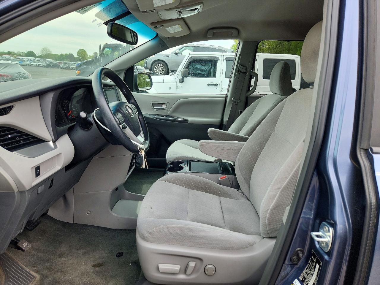 2017 Toyota Sienna Le - Фото 7