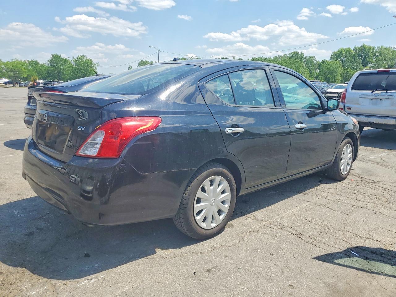 2019 Nissan Versa Sv - Фото 3