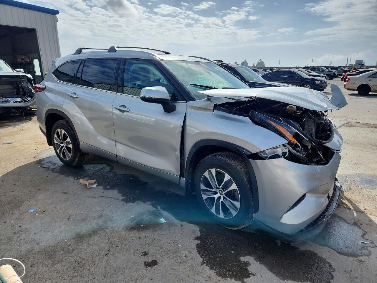 2021 Toyota Highlander Xle - Image 4