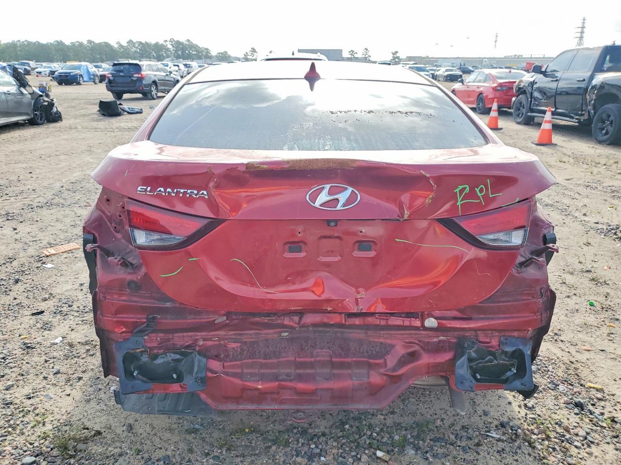 2015 Hyundai Elantra - Фото 6
