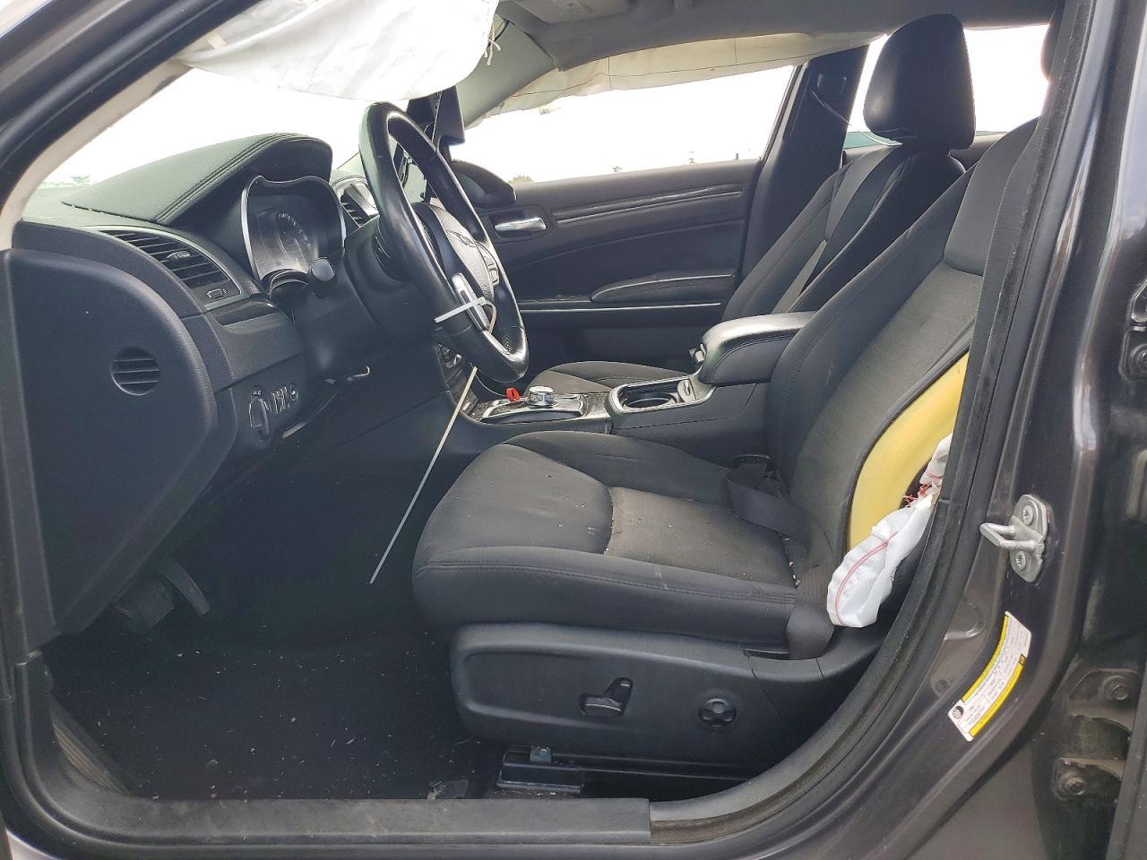 2019 Chrysler 300 Touring - Image 7