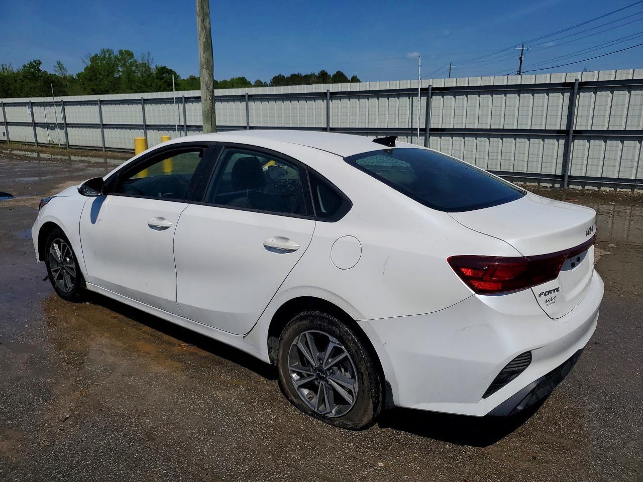 2023 Kia Forte Lxs - Фото 2